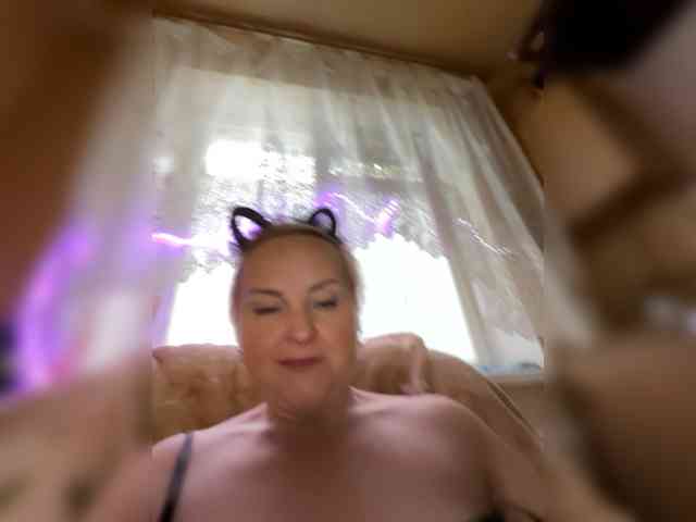 Svet22-1's cam show statistics and live stream