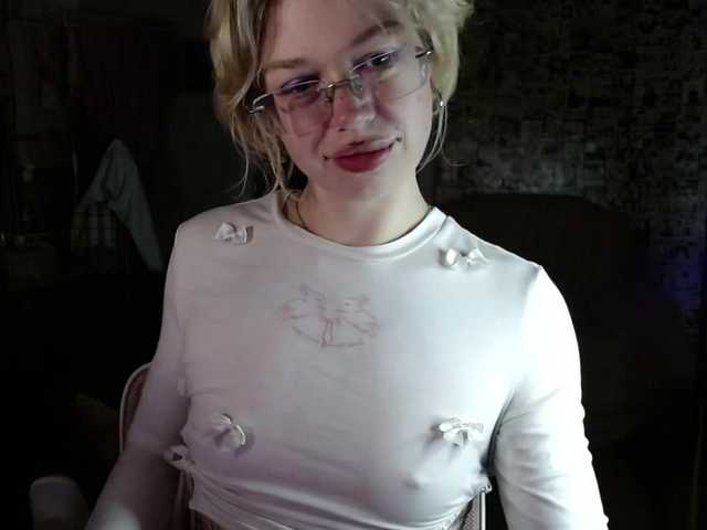LolaHot live cam preview