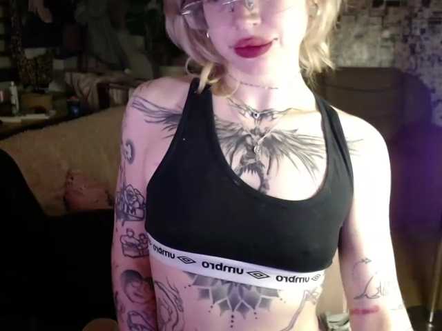 LolaHot live cam preview