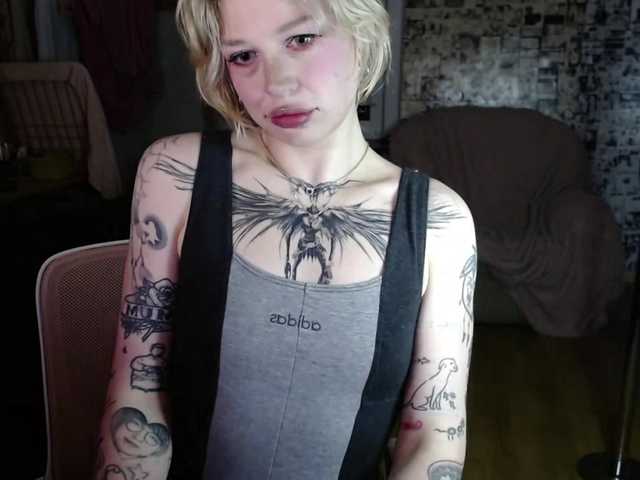 LolaHot live cam preview