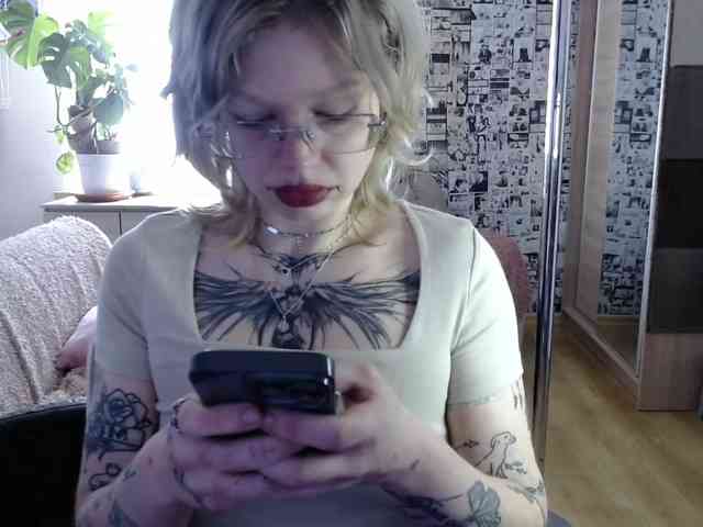 LolaHot webcam