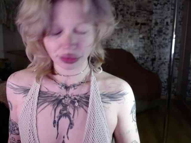 LolaHot webcam