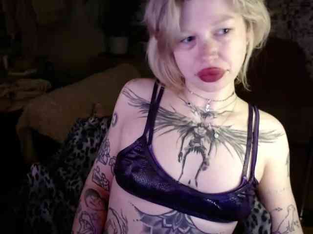 Model: LolaHot