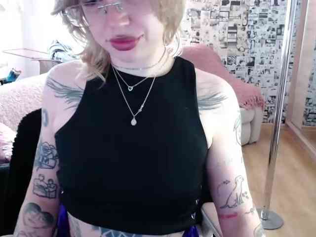LolaHot webcam