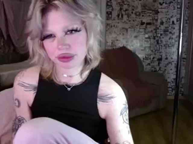 LolaHot webcam