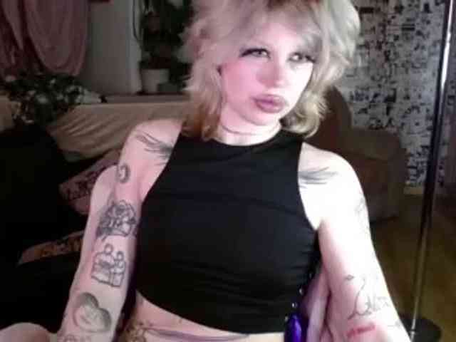 LolaHot webcam