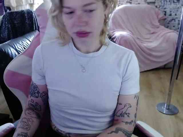LolaHot webcam