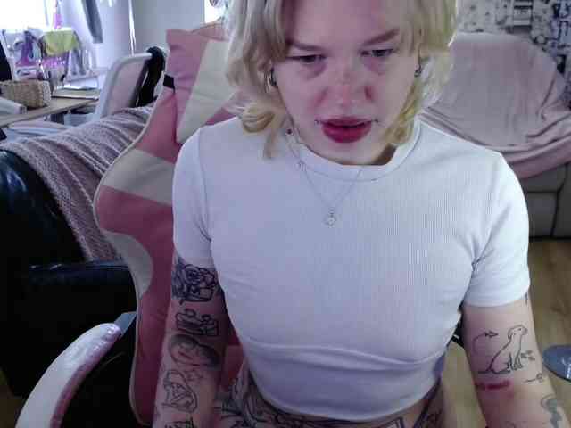 LolaHot webcam