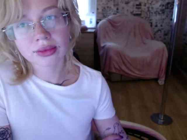 LolaHot webcam