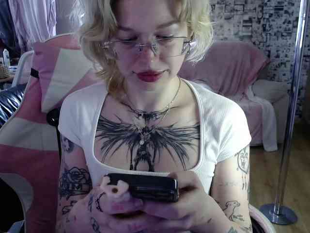 LolaHot webcam