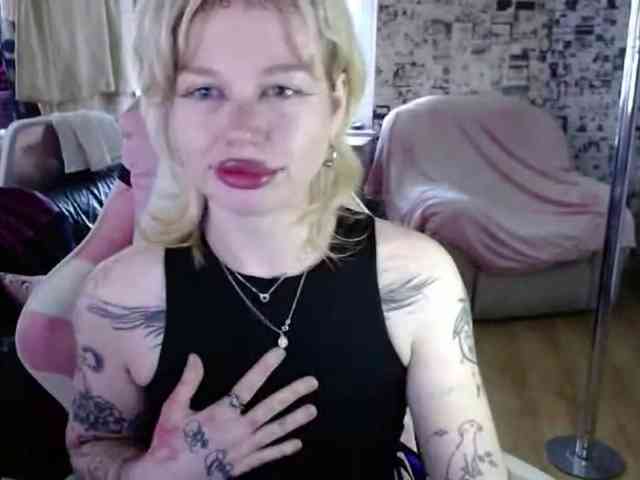 LolaHot webcam