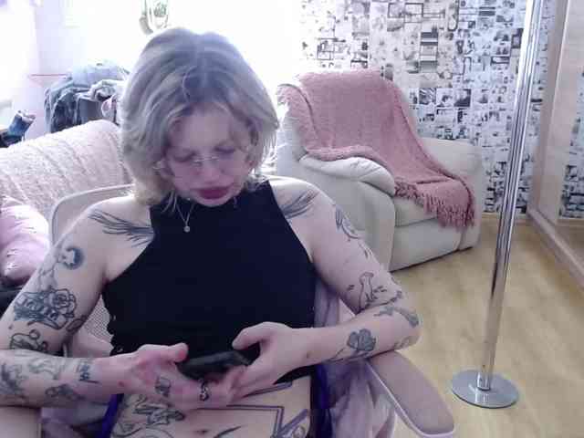 LolaHot webcam