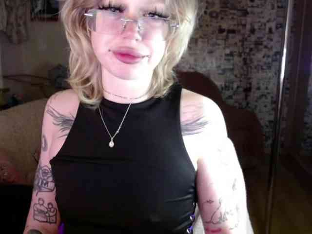 LolaHot webcam