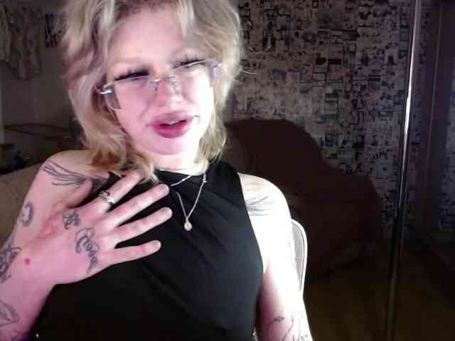 LolaHot webcam