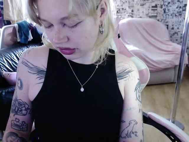 LolaHot webcam