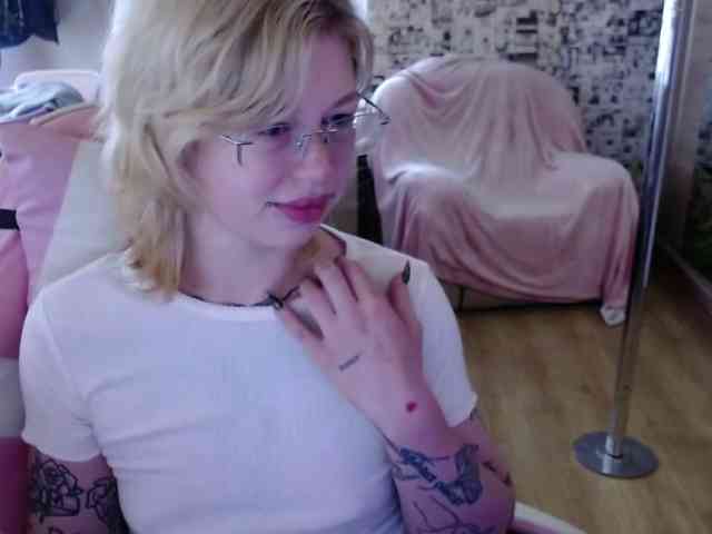 LolaHot webcam