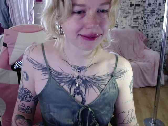 LolaHot webcam