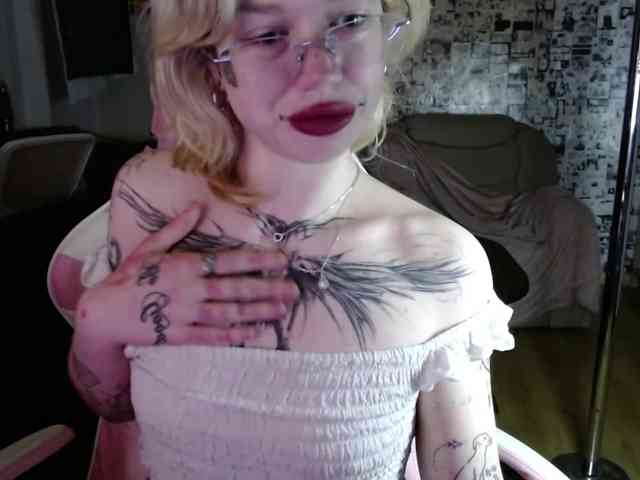 LolaHot webcam