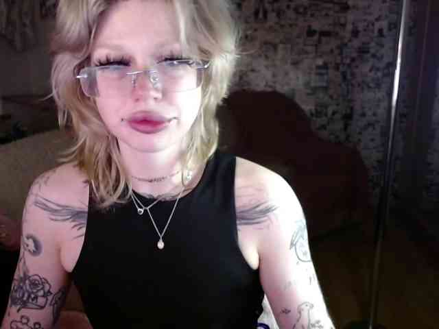 LolaHot webcam