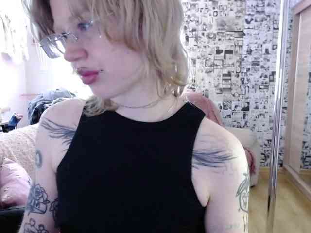 LolaHot webcam