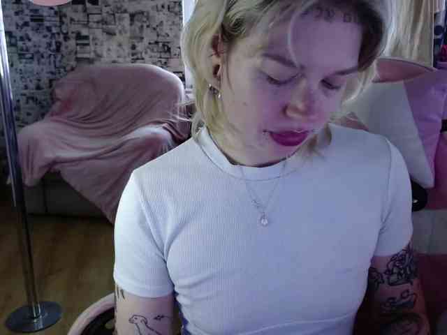 LolaHot webcam