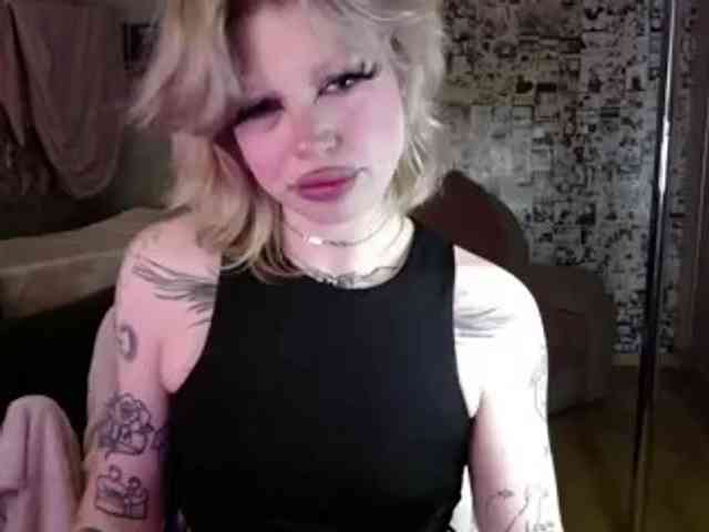 LolaHot webcam