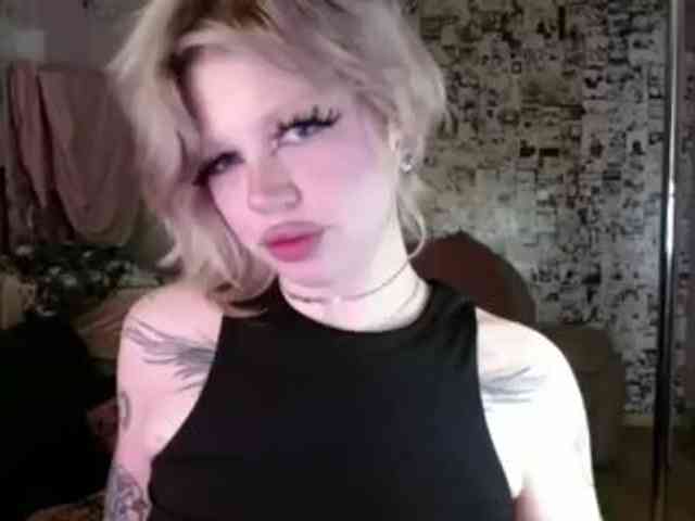 LolaHot webcam
