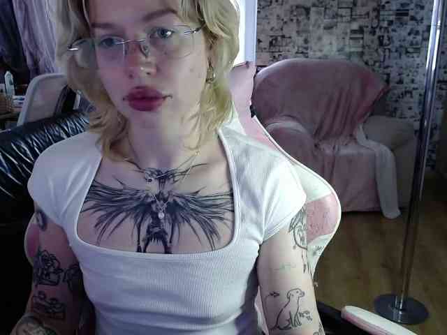 LolaHot webcam