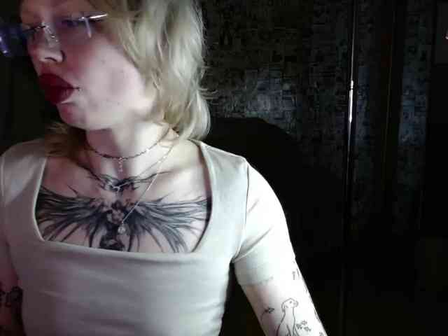 Model: LolaHot