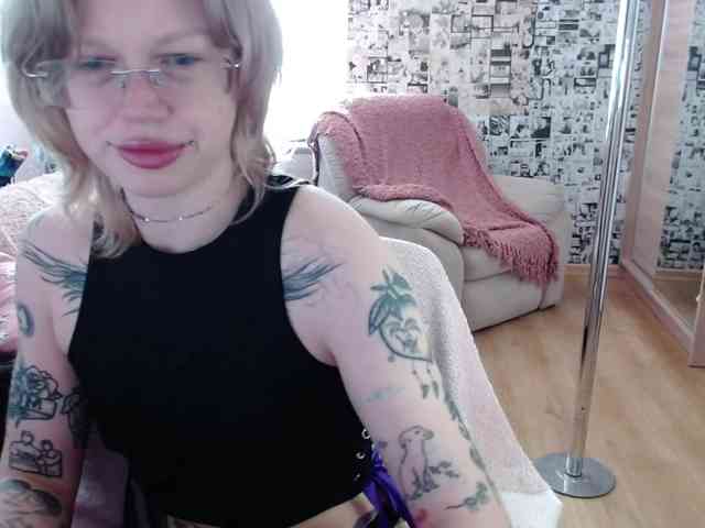 LolaHot webcam