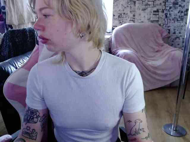 LolaHot webcam