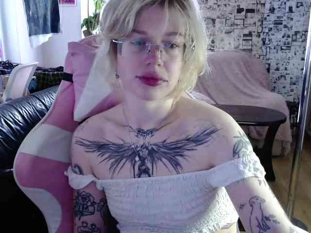 LolaHot webcam