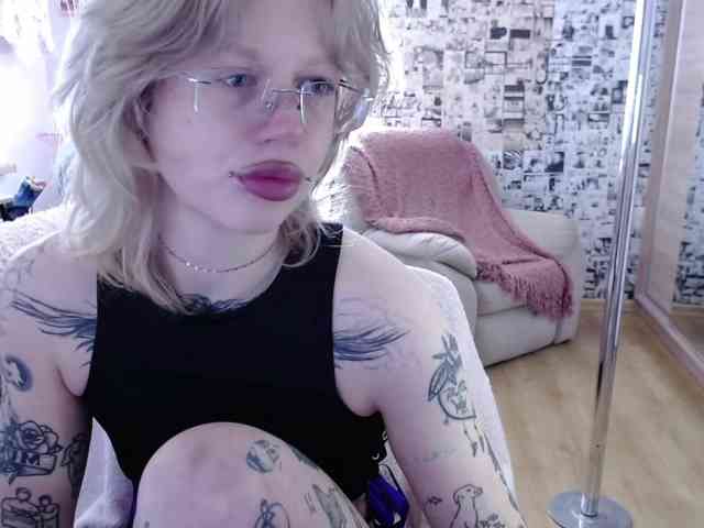 LolaHot webcam