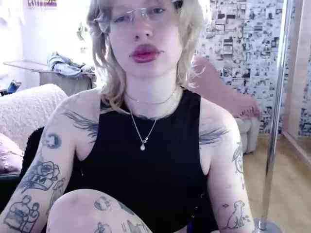 LolaHot webcam