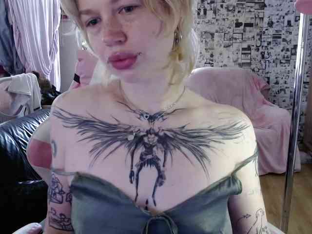 Model: LolaHot