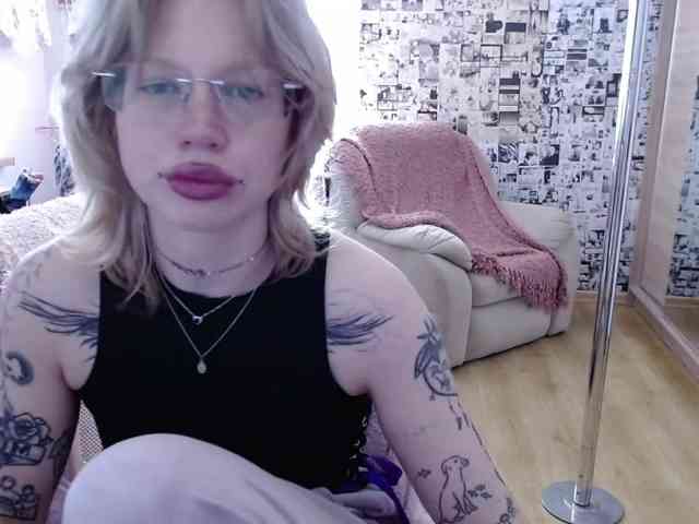 LolaHot webcam