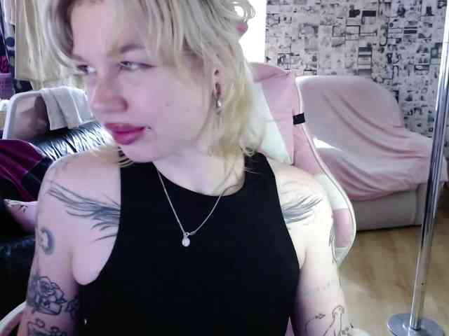 LolaHot webcam