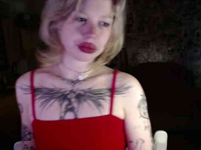 Model: LolaHot