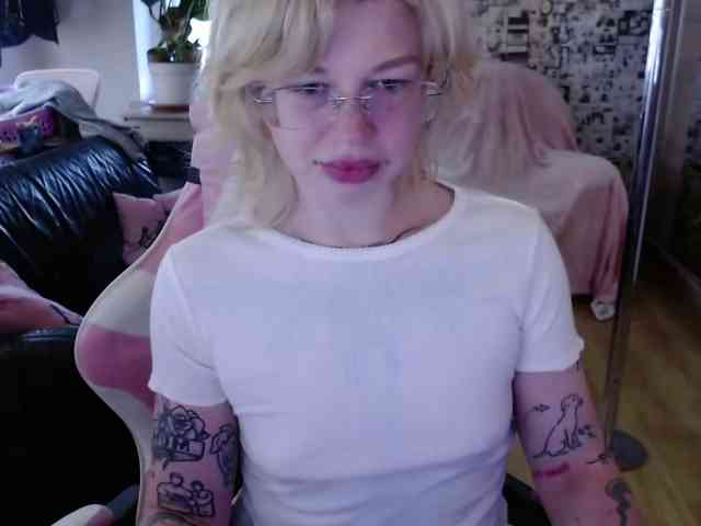 LolaHot webcam