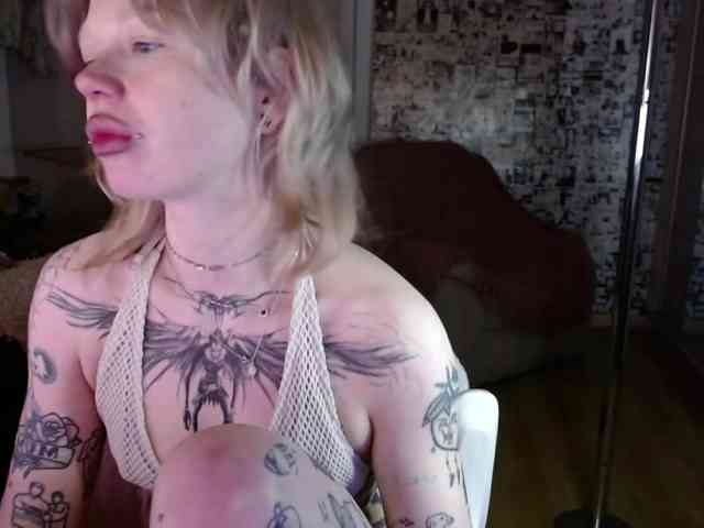 LolaHot webcam