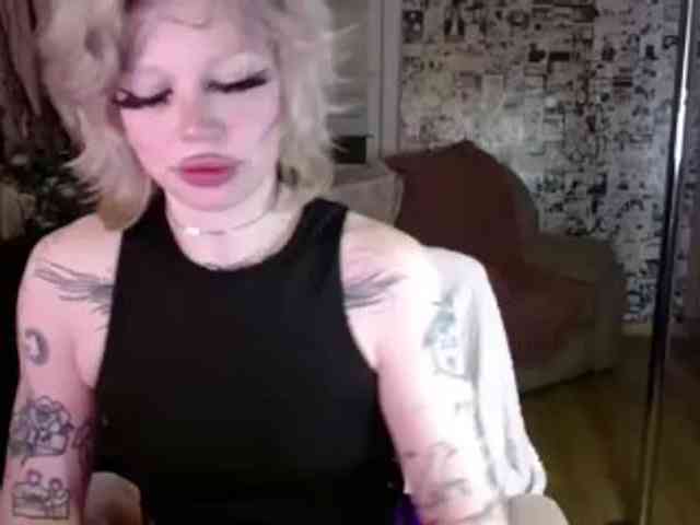 LolaHot webcam