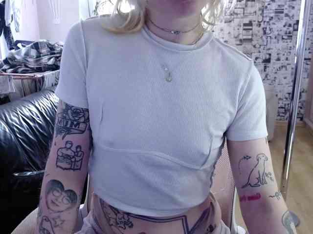 Model: LolaHot