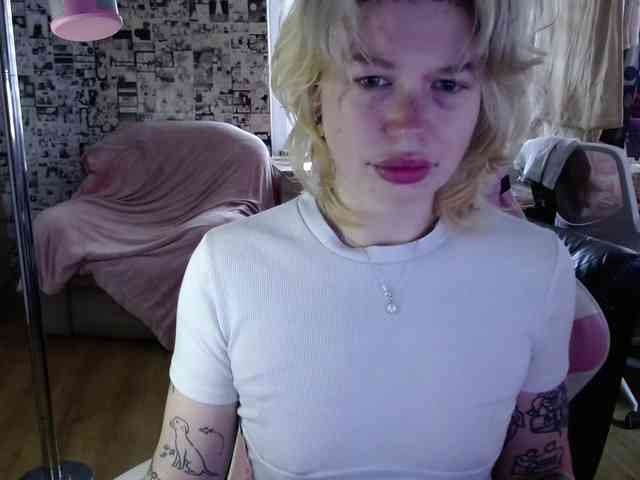 LolaHot webcam