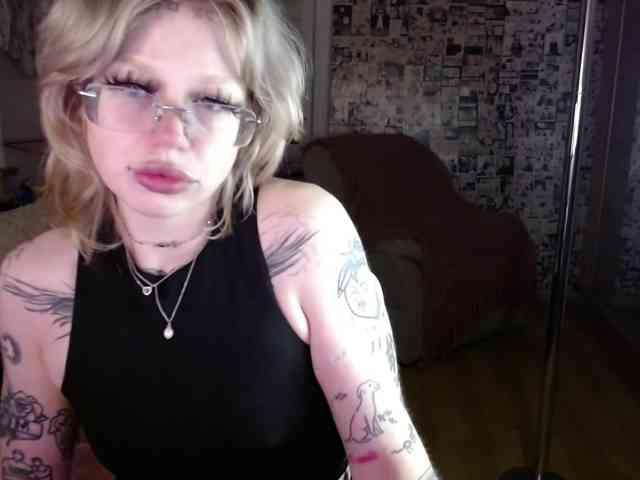LolaHot webcam