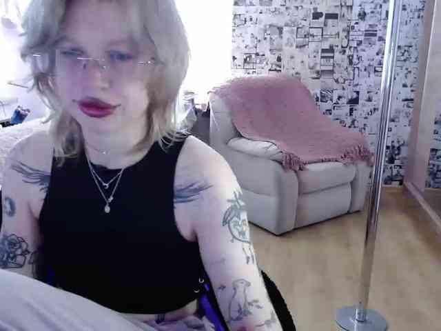 LolaHot webcam