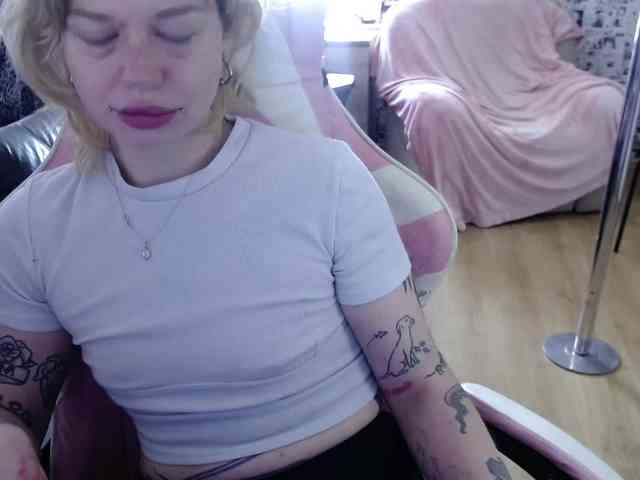 LolaHot webcam