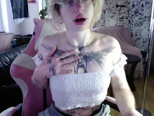 LolaHot webcam