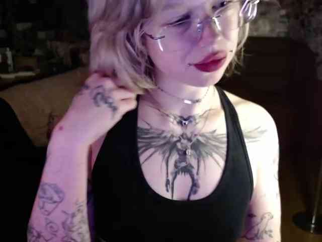 LolaHot webcam