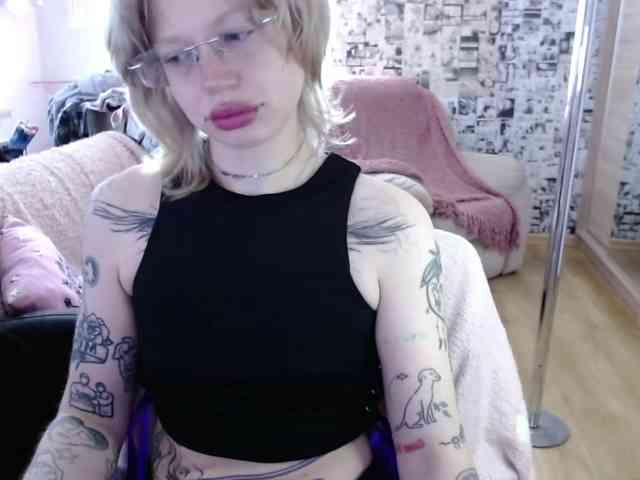 LolaHot webcam