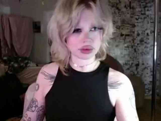 LolaHot webcam